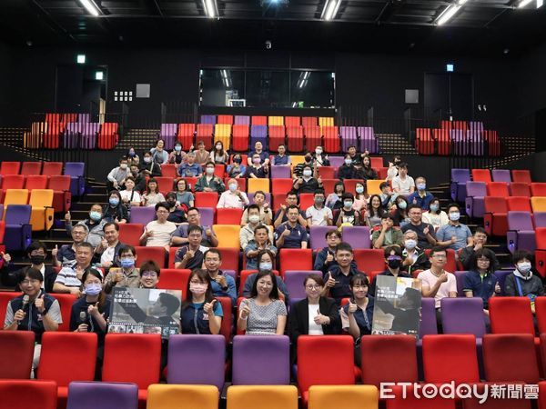 ▲台南市婦幼警察隊於市立圖書館辦理性暴力防治影展座談，現場座無虛席，觀眾反應熱烈。（記者林東良翻攝，下同）