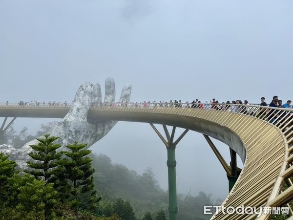 ▲巴拿山,巴拿山黃金佛手橋。（圖／記者彭懷玉攝）