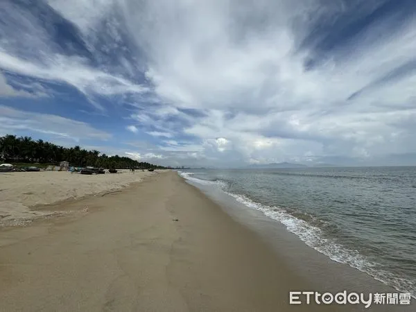 ▲峴港近一公里的美溪沙灘，又被譽為「東方夏威夷」,峴港市景。（圖／記者彭懷玉攝）
