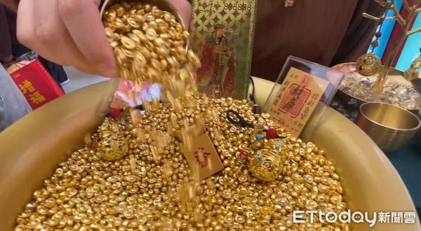 ▲▼  北京、五一假期、2025、雍正唯一欽點黃瓦財神廟           。（圖／記者任以芳攝）