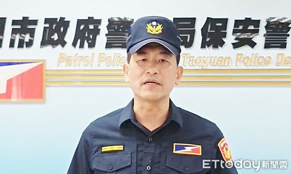 ▲桃園市警局保大副中隊長張文堂說明同仁攔查過程。（圖／記者沈繼昌翻攝）