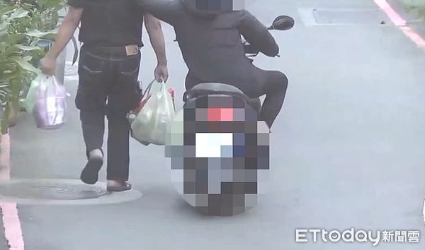 ▲新莊一名男子買菜返家遭人從後方搶奪金鍊。（圖／記者陸運陞翻攝）