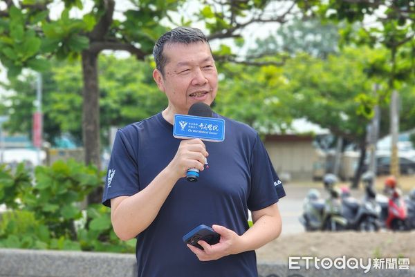 ▲安平觀夕平台湧現熱情參與者，十家企業號召近900人齊心淨灘，實踐海洋永續理念。（記者林東良翻攝，下同）