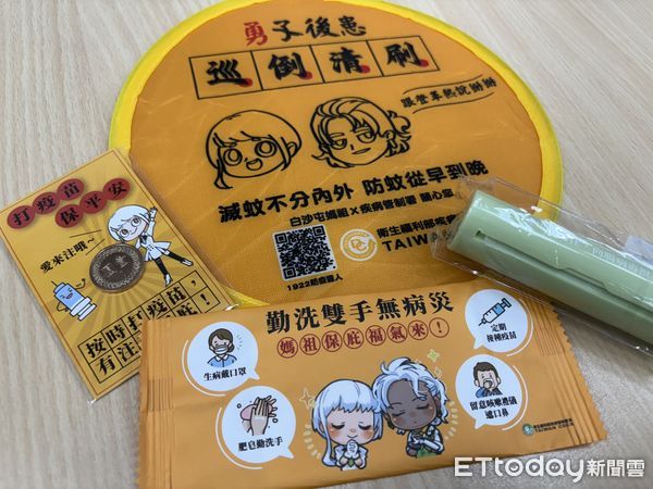 ▲▼疾管署準備防疫衛教品，包含扇子、紙肥皂等，相當受歡迎。（圖／記者洪巧藍攝）