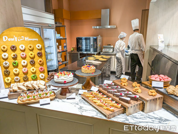 ▲新竹煙波全新Buffet「莫內」開箱！松葉蟹、天使紅蝦吃到飽 。（圖／記者黃士原攝）