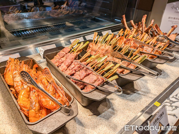 ▲新竹煙波全新Buffet「莫內」開箱！松葉蟹、天使紅蝦吃到飽 。（圖／記者黃士原攝）