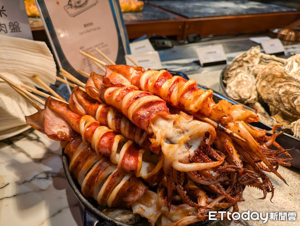 ▲新竹煙波全新Buffet「莫內」開箱！松葉蟹、天使紅蝦吃到飽 。（圖／記者黃士原攝）
