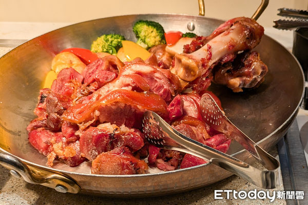 ▲新竹煙波全新Buffet「莫內」開箱！松葉蟹、天使紅蝦吃到飽 。（圖／記者黃士原攝）