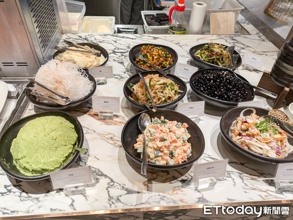 ▲新竹煙波全新Buffet「莫內」開箱！松葉蟹、天使紅蝦吃到飽 。（圖／記者黃士原攝）