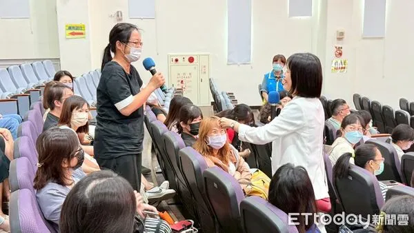 ▲台南市家庭教育中心響應國際家庭日，推出數位教養系列講座與515親子活動，打造溫暖互動氛圍。（記者林東良翻攝，下同）