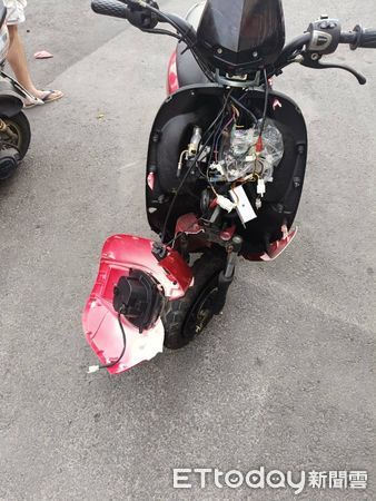 ▲琉球鄉美人路發生交通事故             。（圖／記者陳崑福翻攝）