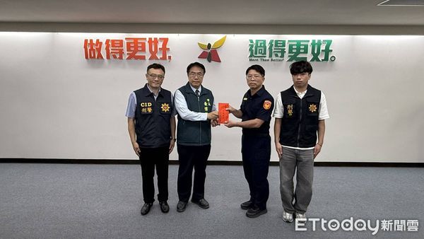 ▲台南市推出ATM AI辨識防詐系統，網友熱烈回響，市長黃偉哲好感度全國奪冠。（記者林東良翻攝，下同）