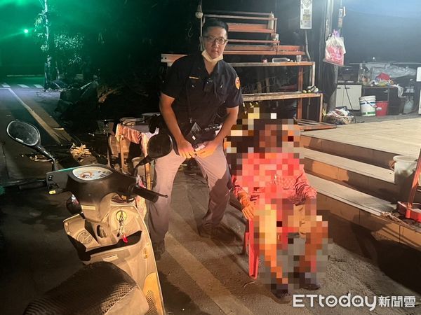 ▲內埔警分局瑪家佳義所長唐榮、警員陳彥甫送張婦返家            。（圖／記者陳崑福翻攝）