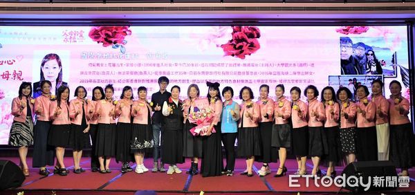 ▲▼花蓮縣政府舉辦「114年暖心母親表揚大會」，表揚38名暖心母親。（圖／花蓮縣政府提供，下同）