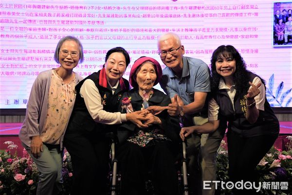 ▲▼花蓮縣政府舉辦「114年暖心母親表揚大會」，表揚38名暖心母親。（圖／花蓮縣政府提供，下同）