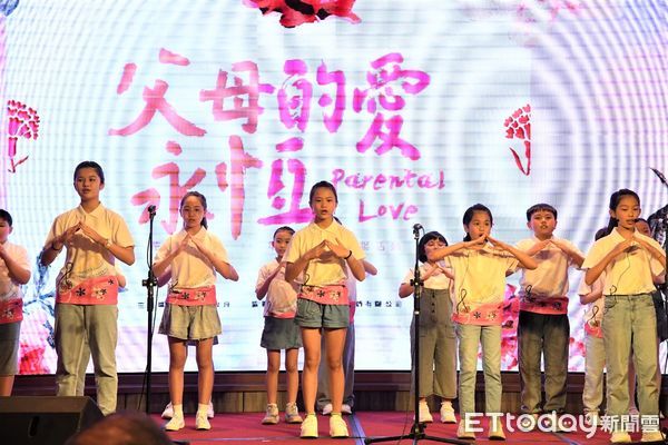 ▲▼花蓮縣政府舉辦「114年暖心母親表揚大會」，表揚38名暖心母親。（圖／花蓮縣政府提供，下同）