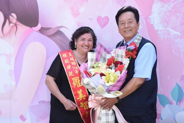 ▲彰化唯一來自智利廟婆獲選模範母親。（圖／大城鄉公所提供）