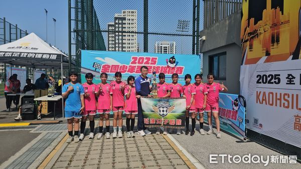 ▲▼花蓮女子聯隊在六年級組賽事中一路晉級成功奪冠，展現花蓮基層足球堅強實力。（圖／花蓮縣政府提供，下同）