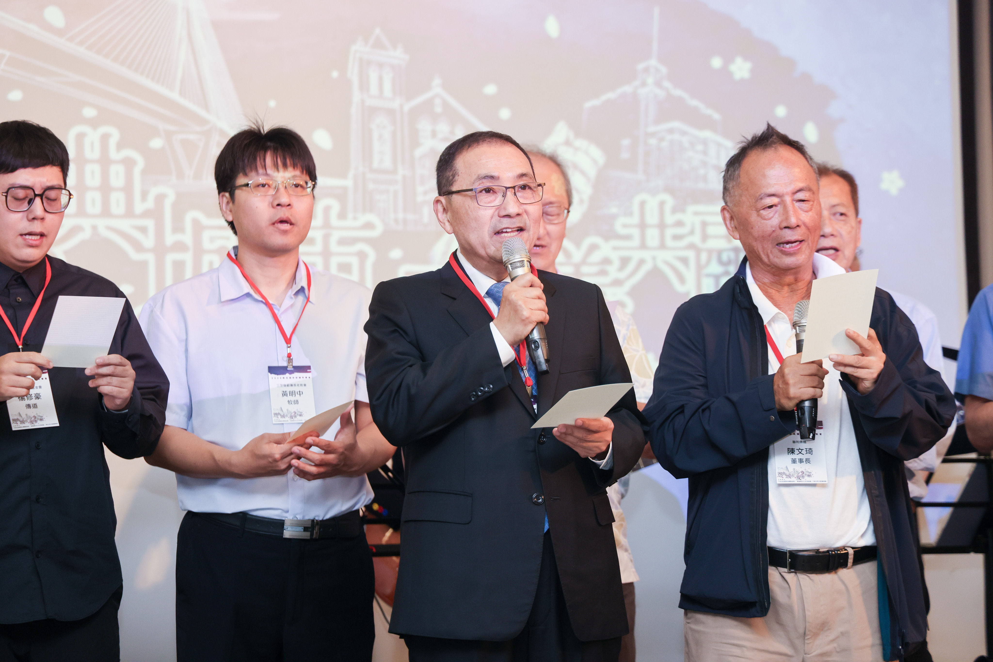 ▲出席新北市城市祈禱會 侯友宜祈禱會盼凝聚愛與希望。（圖／新北市民政局提供）