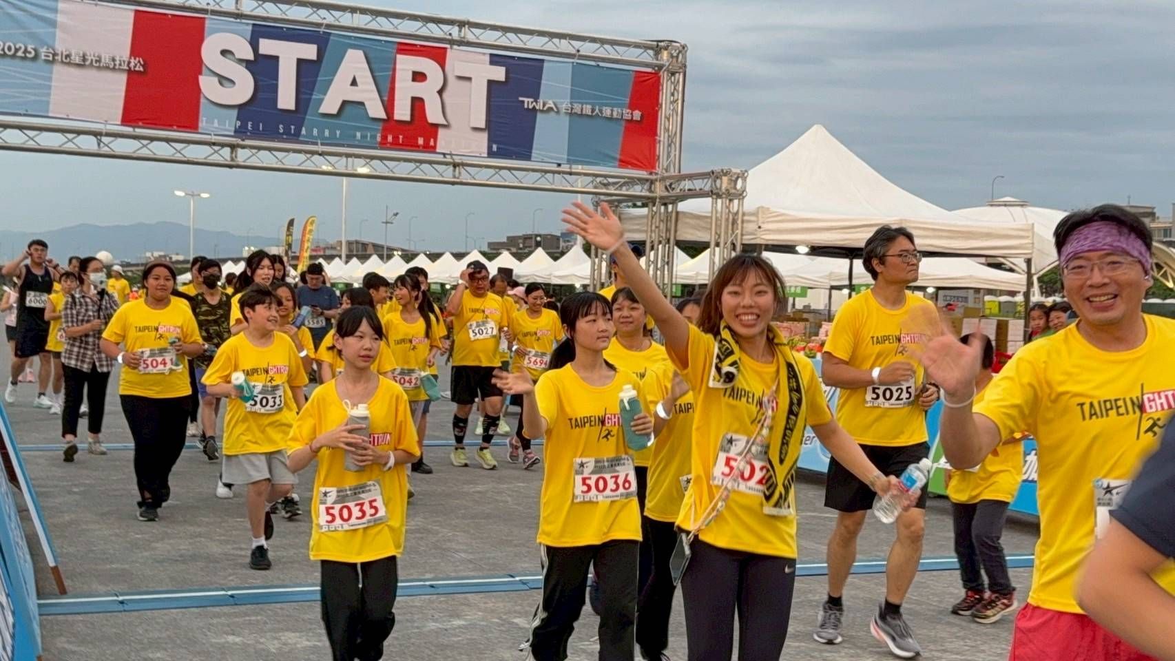 ▲新北校長領跑！龜山國小畢業生勇闖11公里。（圖／新北市龜山國小提供）