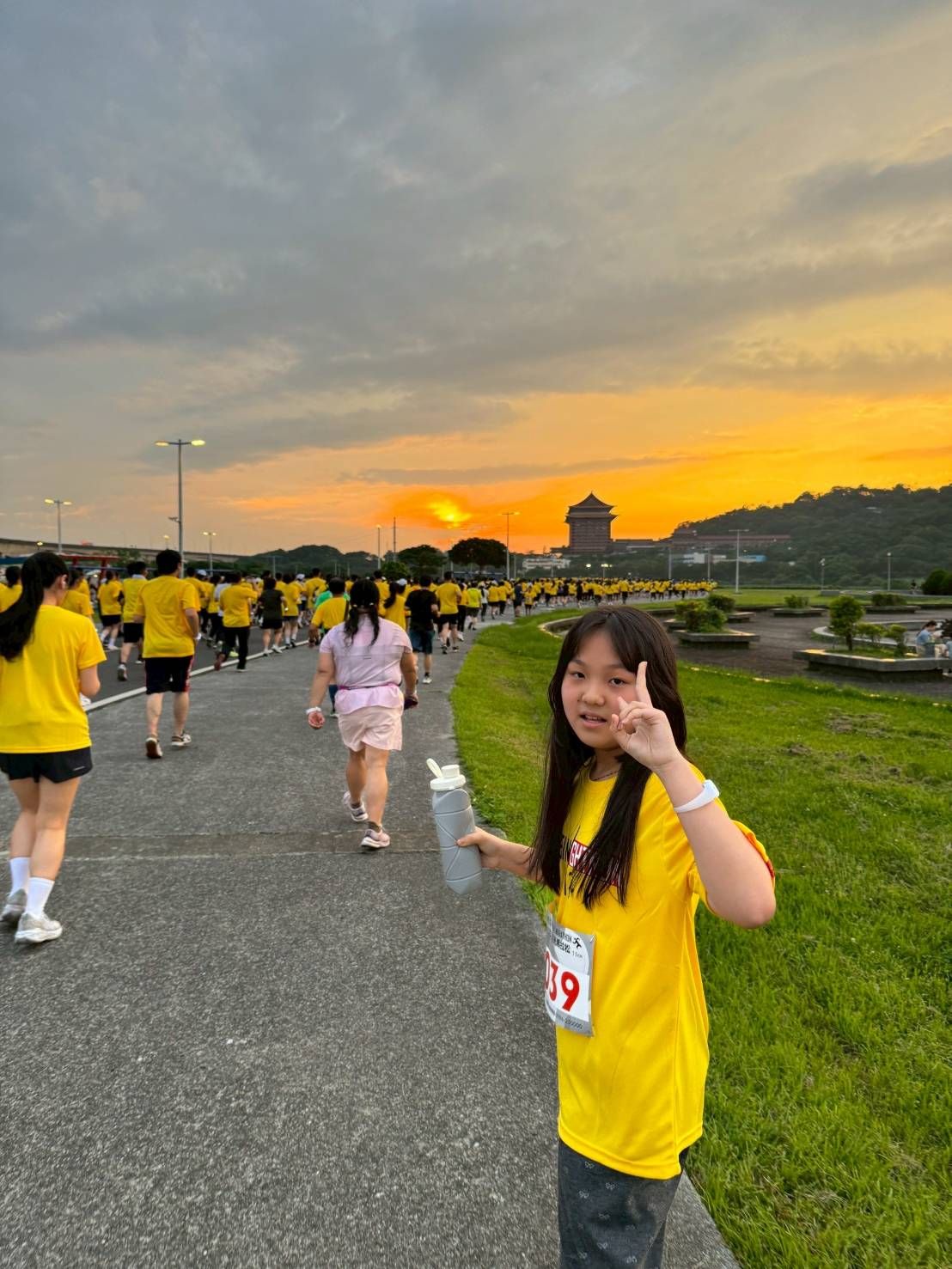 ▲新北校長領跑！龜山國小畢業生勇闖11公里。（圖／新北市龜山國小提供）