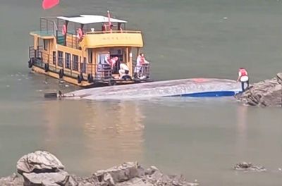 快訊／貴州2觀光船翻覆「70多人落水」　20餘人失聯