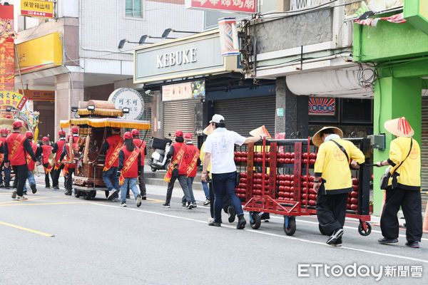 ▲台南「巡城祭」遶境活動3日登場，台南市長黃偉哲率領11尊全台城隍爺遶行四大城門，祈願城市平安。（記者林東良翻攝，下同）