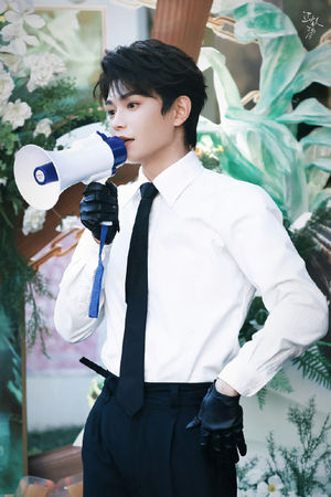 ▲丁禹兮勸架的影片引起熱烈討論。（圖／翻攝自微博）