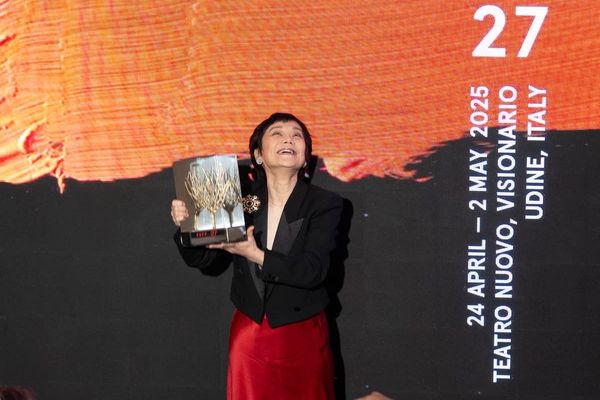 ▲張艾嘉獲頒第27屆義大利烏迪內遠東國際影展最高榮譽「金桑樹終身成就獎」。（圖／烏迪內遠東國際影展提供）