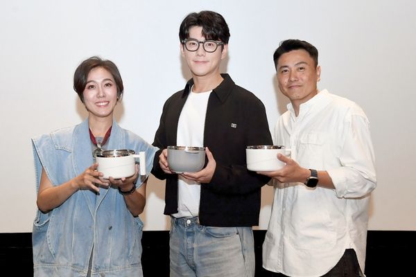 ▲李程彬媽媽特地煲湯，要幫忙碌的李程彬補補身體。（圖／公視台語台、華視提供）