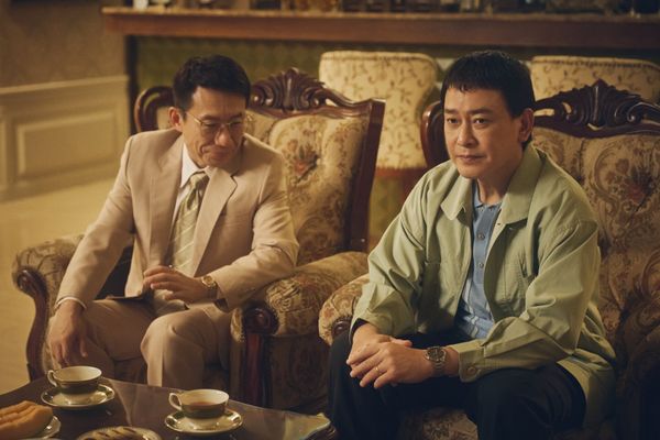 ▲《成功路上》郭子乾(左)劇中再度「從商」，飾演王識賢(右)的好同學。（圖／公視台語台、華視提供）