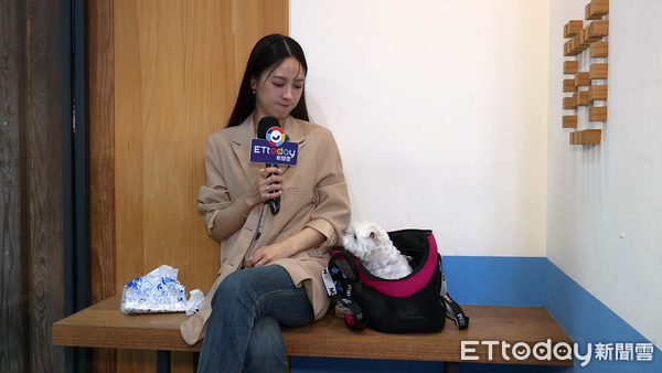 ▲大元聊起愛犬小柱哭了。（圖／記者姜國輝攝）