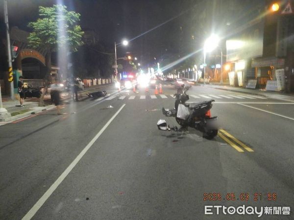 ▲▼高雄母女騎機車雙載！左轉狠撞「曼巴蛇王」　3人倒地送醫救治。（圖／記者賴文萱翻攝）