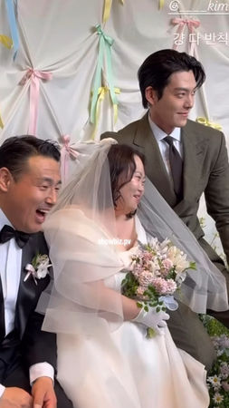 ▲▼ 金宇彬、韓志旼現身《藍調》唐氏症畫家鄭恩惠婚禮。（圖／翻攝自鄭恩惠IG）