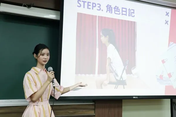 ▲于卉喬近況曝光，受邀至國立臺灣大學童癌童語服務社演講。（圖／光意娛樂提供）