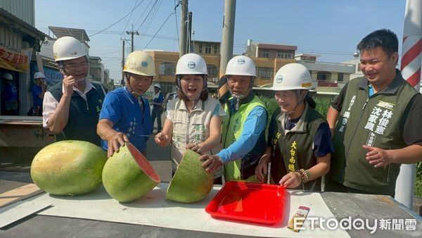 ▲台南市修繕志工於柳營區協助重建老屋牆面與樓地板，展現團隊默契與熱忱。（記者林東良翻攝，下同）