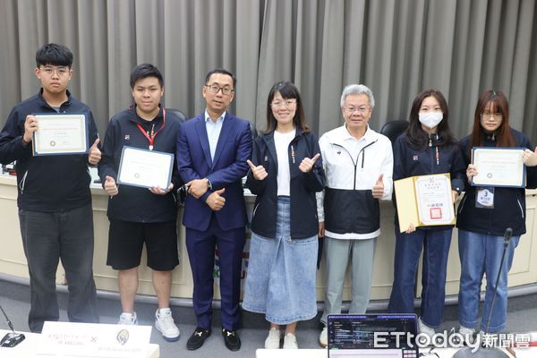 ▲柏克萊教授親授基隆學子。（圖／記者郭世賢翻攝）