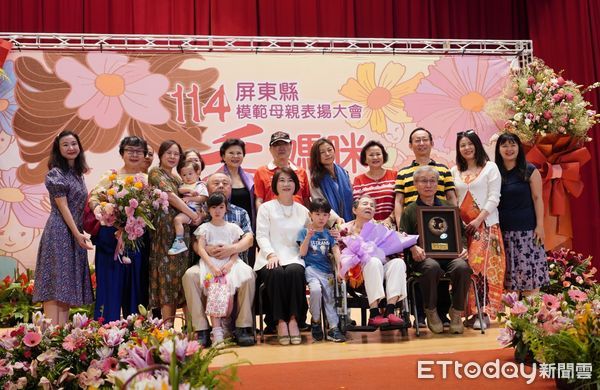 ▲屏東縣表揚46位模範母親             。（圖／屏東縣政府提供）