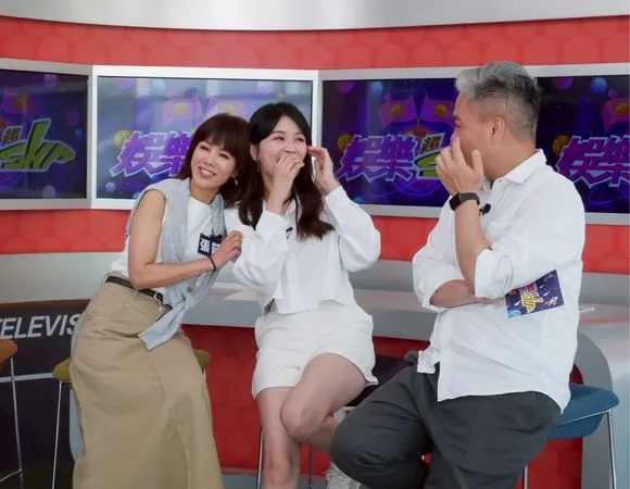 ▲民視主播張筱芬與劉品薇登上《娛樂超skr》。（圖／民視提供）