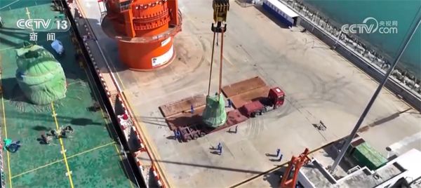 ▲▼全球首台商用核電小堆｢玲龍一號｣核心模塊運抵海南，預計2026年投產。（圖／央視新聞）