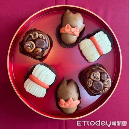 ▲埔里鎮公所表揚模範母親，安排優雅走秀展現資深人母光采。（圖／埔里鎮公所提供）