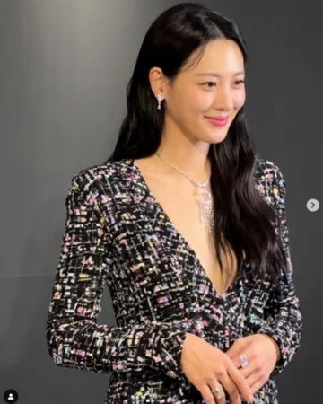 ▲秀賢離開YG後，宣布與新公司簽約。（圖／翻攝自秀賢IG）