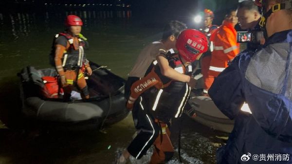 貴州2遊船翻覆3死、14失聯　目擊者還原恐怖現場：回頭就看見船翻了