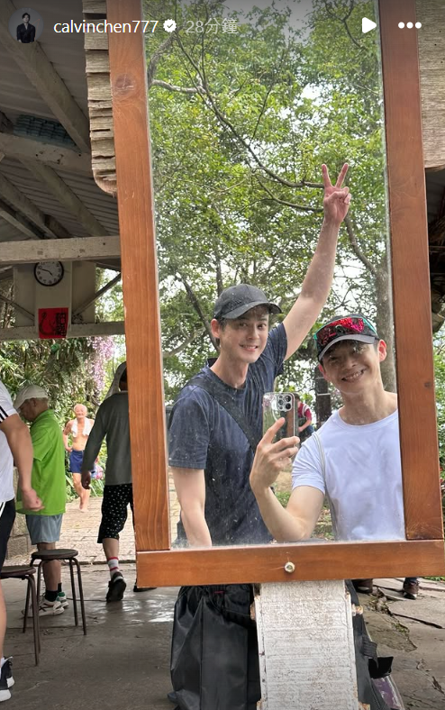 ▲▼郭品超辰亦儒爬象山。（圖／翻攝自Instagram／calvinchen777）