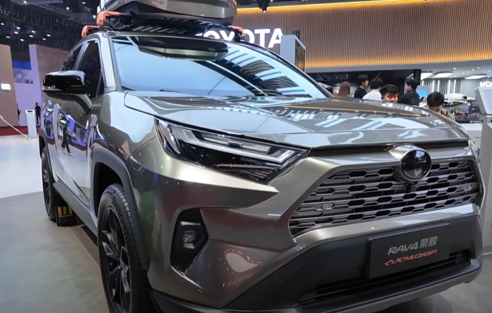 ▲TOYOTA RAV4換上一身勁裝！展現主打戶外休閒風。（圖／翻攝自Youtube@Garage Car）
