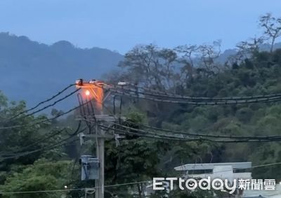 高雄電線桿噴火花傳爆炸聲!「兇手焦屍照」曝光 320戶受影響