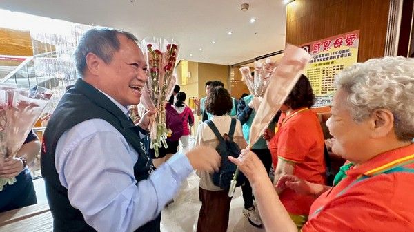 ▲大園區表揚22名模範母親