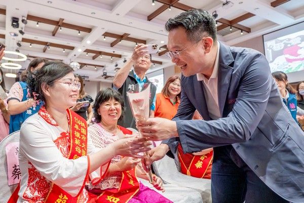 ▲大園區表揚22名模範母親