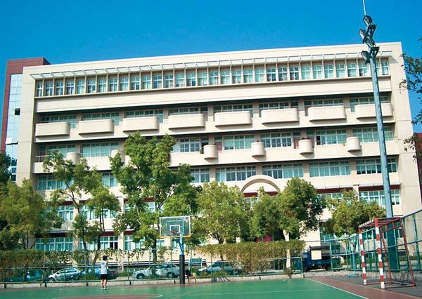 台南大學一度出現變裝色狼偷拍女學生上廁所，校園人人自危。（翻攝自台南大學官網）