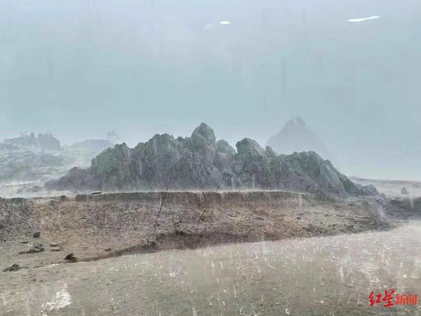 ▲▼現場下起冰雹和暴雨。（圖／翻攝紅星新聞）